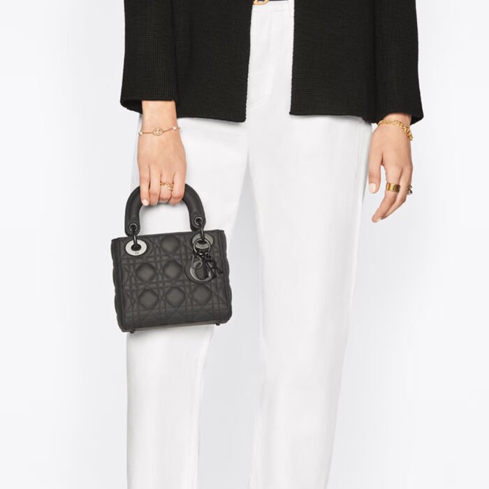 BC46C847-A89C-E436-C2A3-033266F86DC1