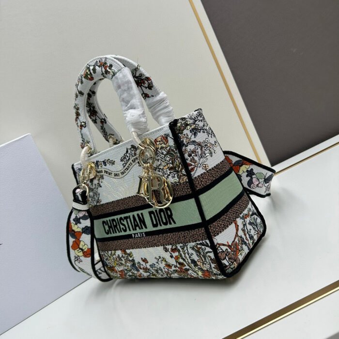 BC81EBD4-5C0A-94CE-1E06-138B458562F2