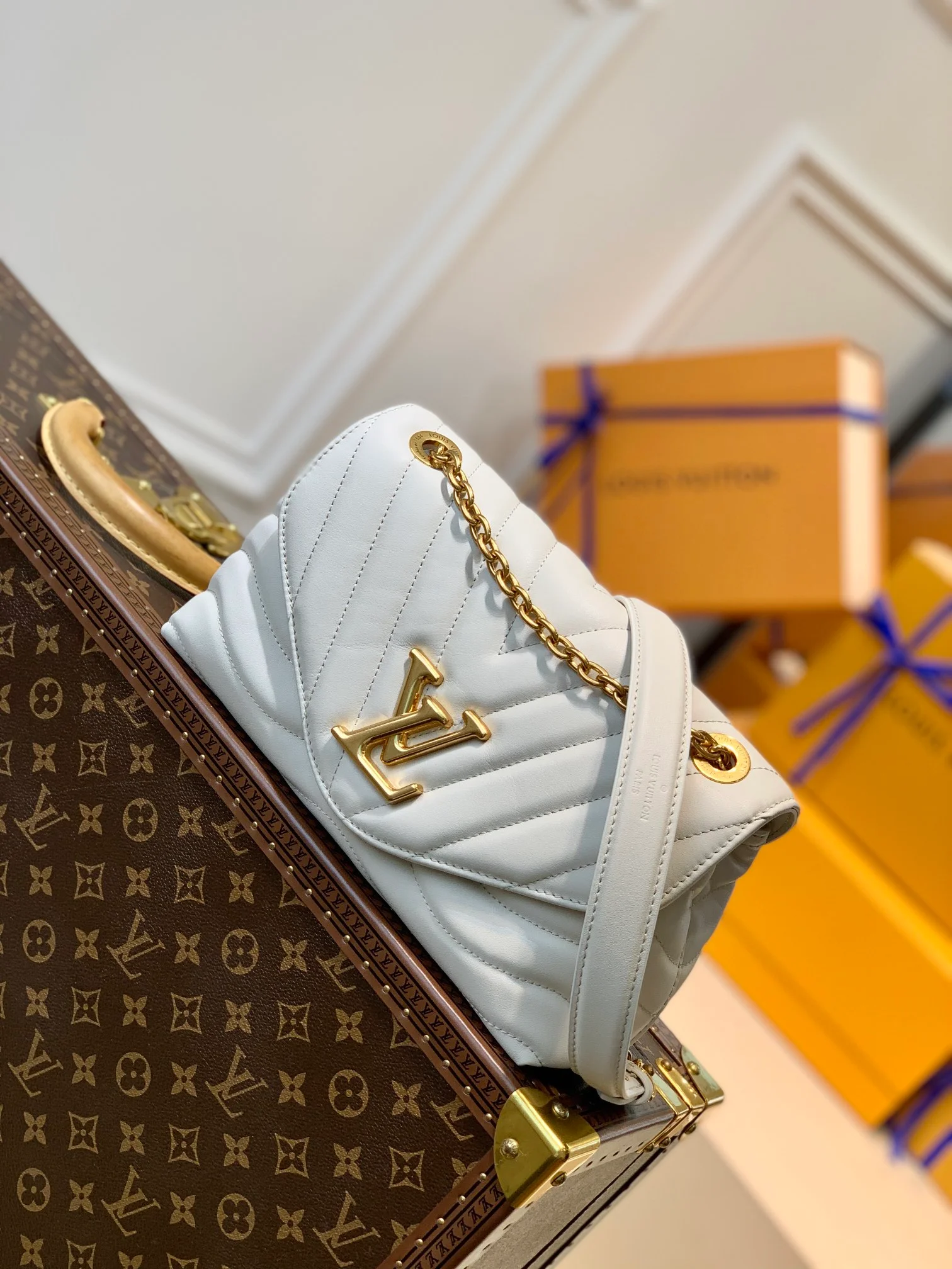 Louis Vuitton New Wave Bag-24x14x9CM