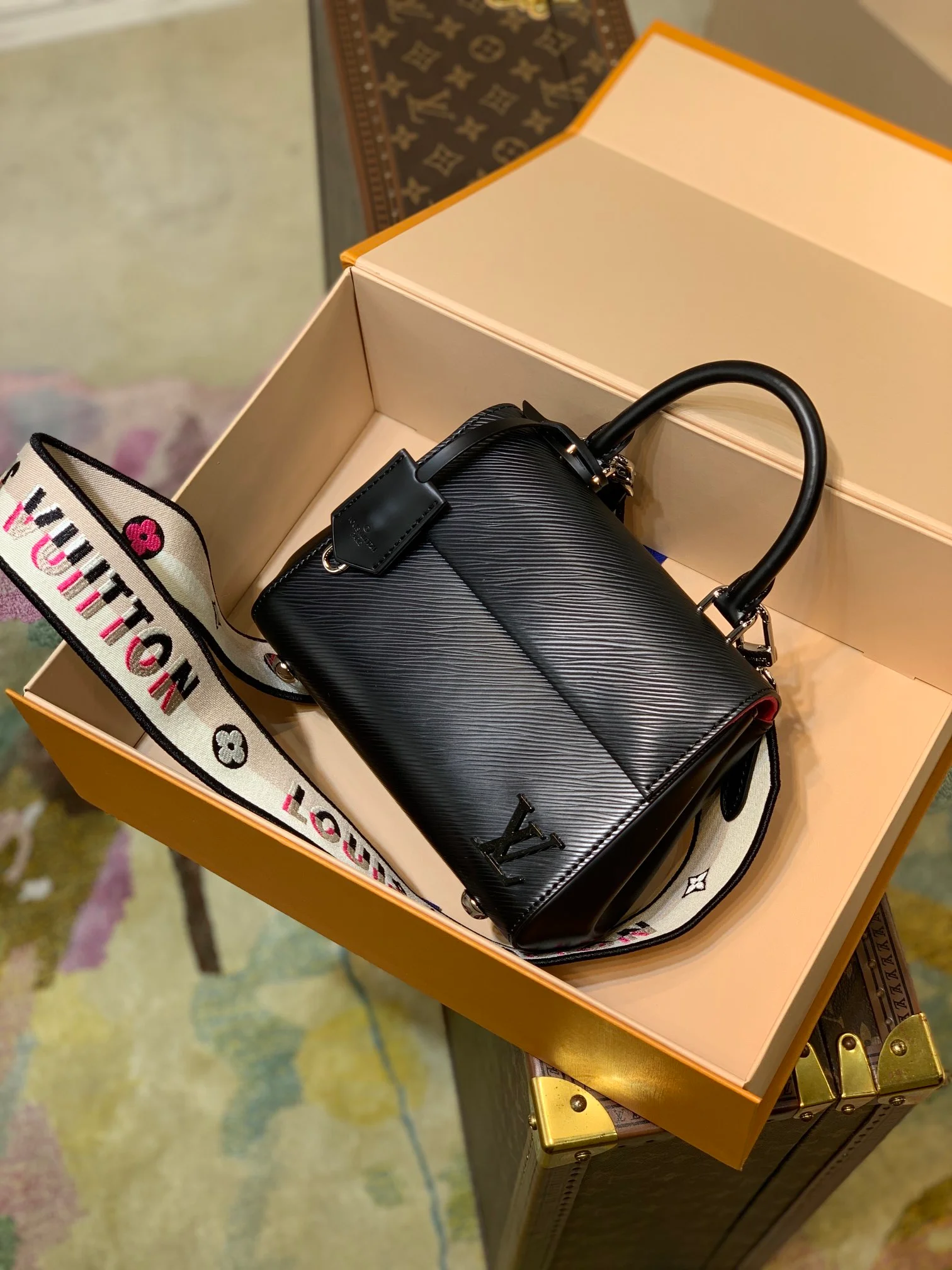 Louis Vuitton Cluny Handbags-M58931-20*16*7.5CM