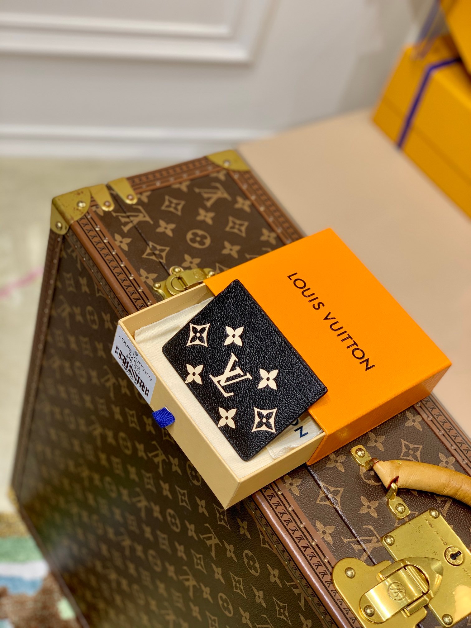 Louis Vuitton Card Holder M81022-11.0 x 7.5 x 0.4CM