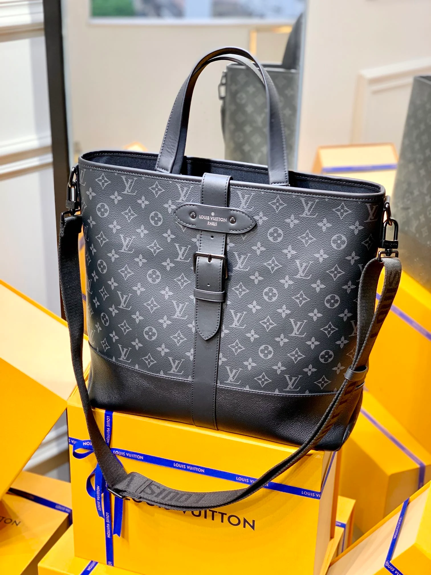 Louis Vuitton M45914 Monogram Eclipse Saumur-38*37*13M