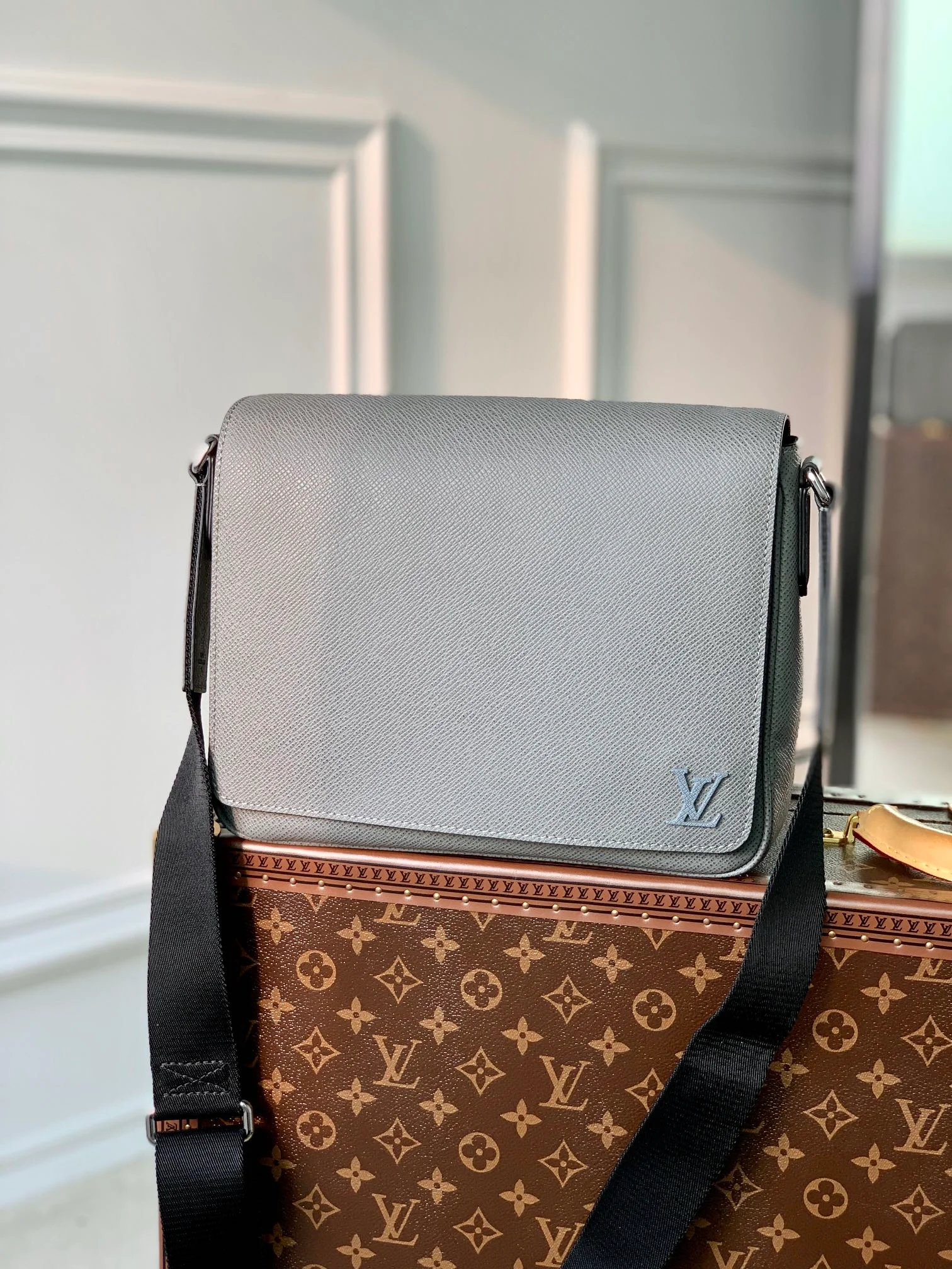 Louis Vuitton District Messenger Bag-M46255-26*20*7CM