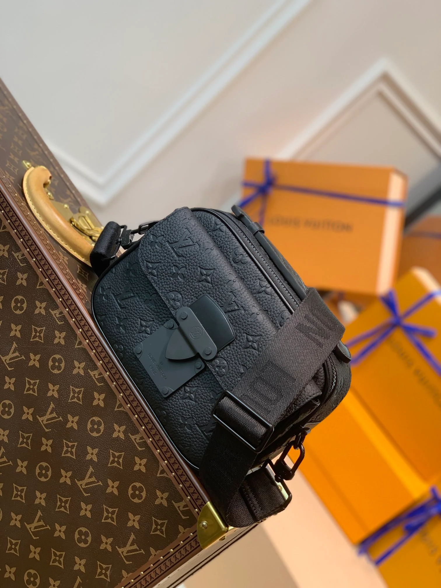 Louis Vuitton S Lock Bag-M45806-22*18*8CM
