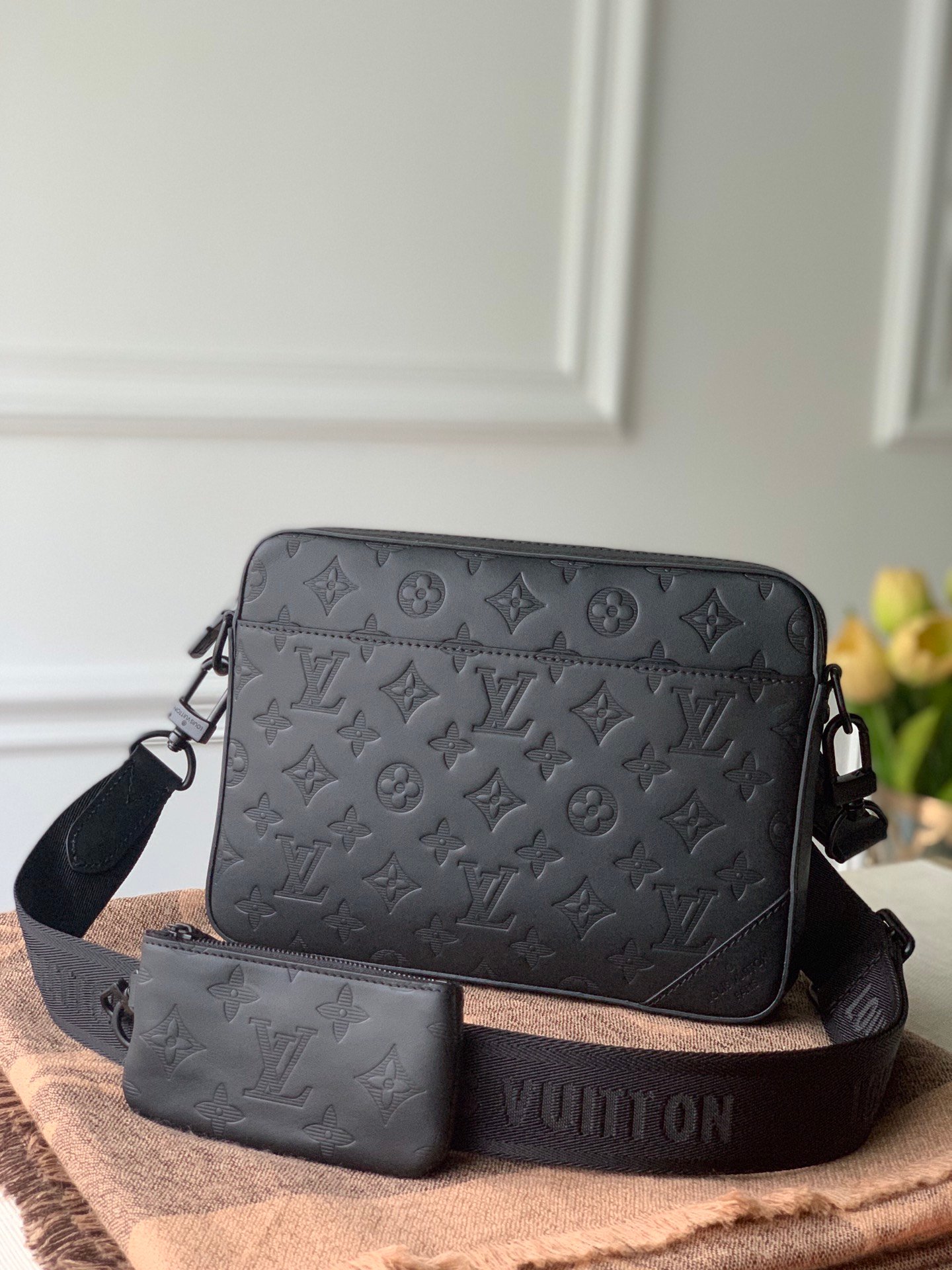 Louis Vuitton Duo Messenger-M69827-27*4.5*18.5CM