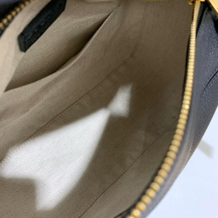 cc57035a-8faf-4f26-b989-f915787878cd cc57035a-8faf-4f26-b989-f915787878cd