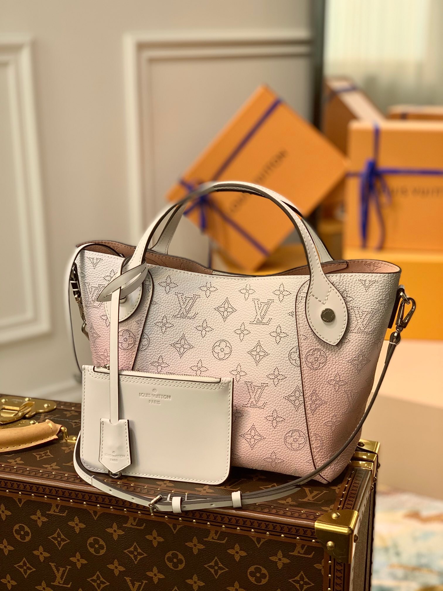 Louis Vuitton Hina Handbags-34*19*13CM