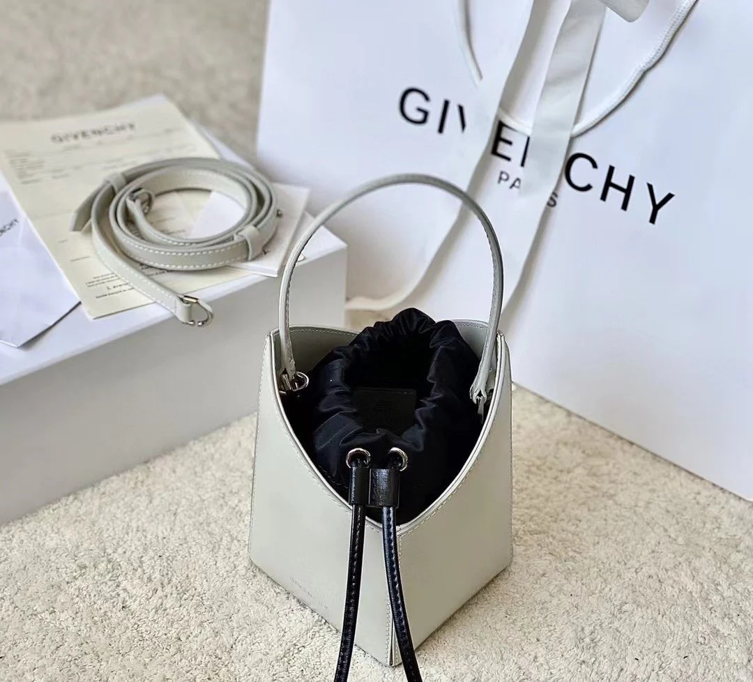 Gienvchy Cutout Bucket-16*11*11 CM