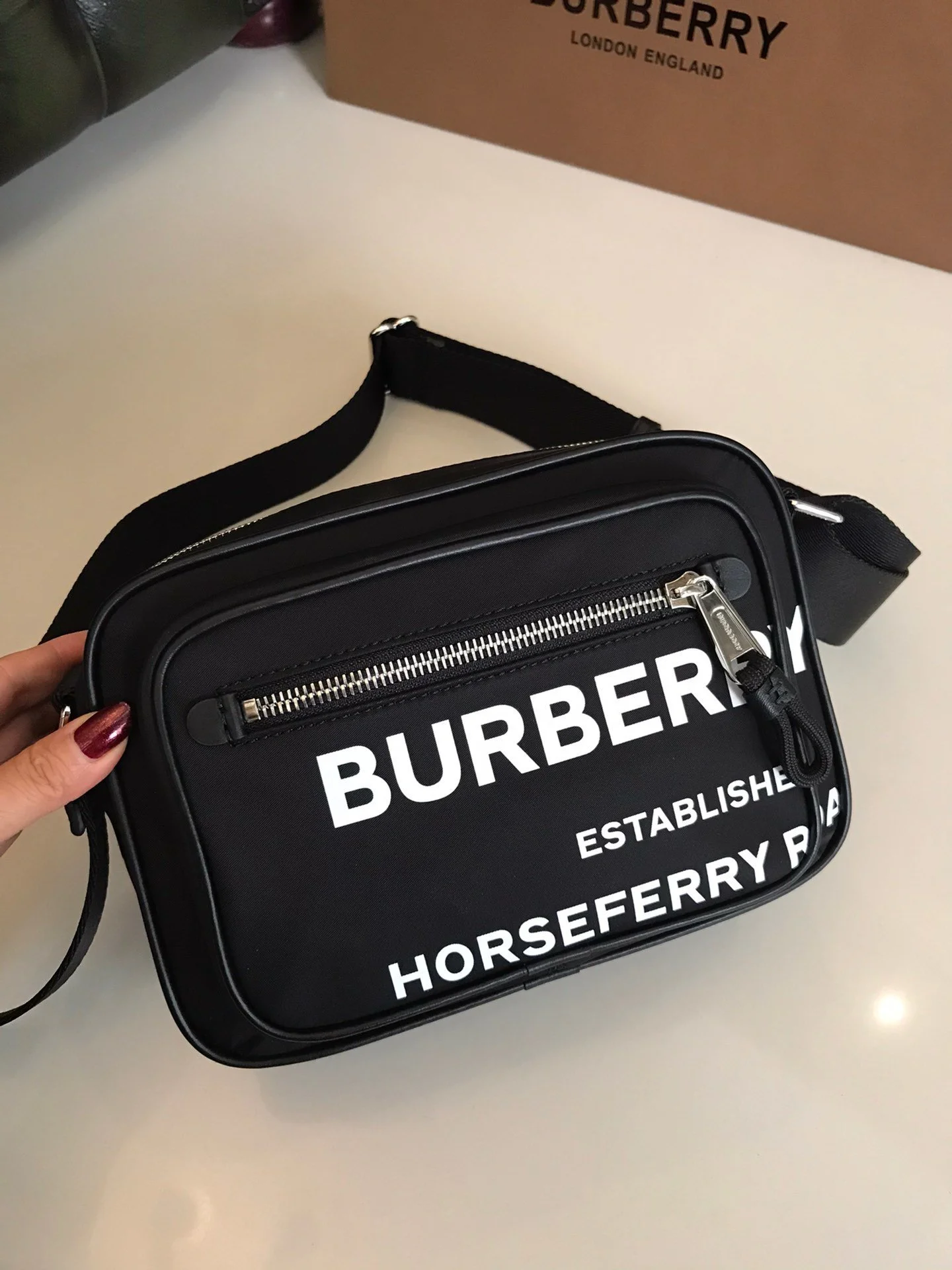 Burberry Crossbody Handbag-22*16*7CM
