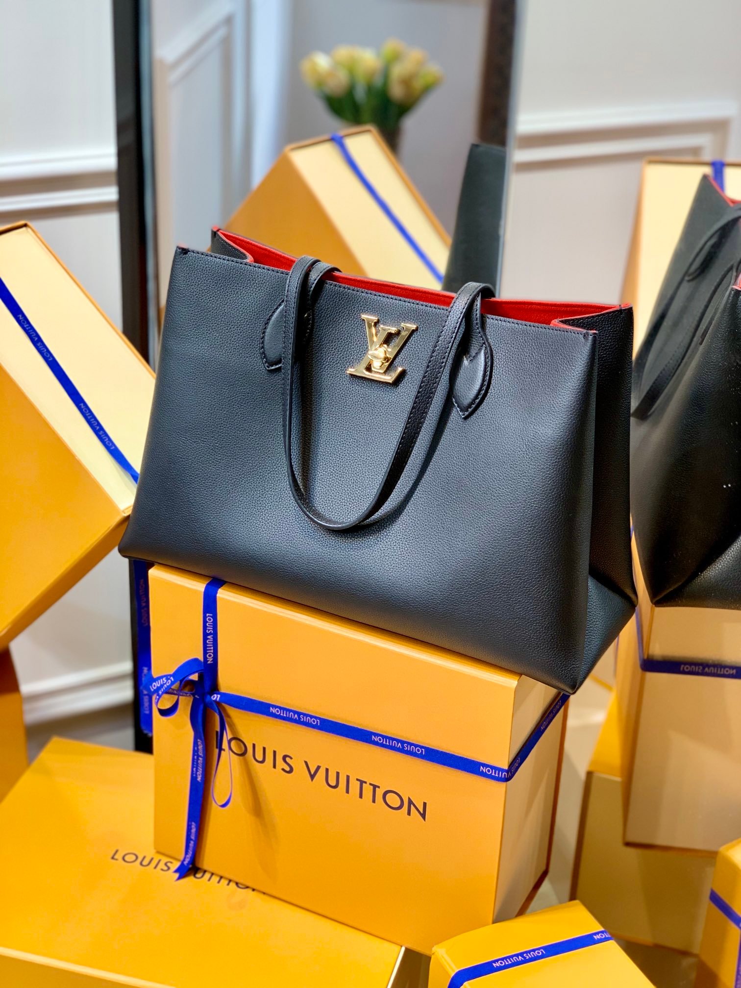 Louis Vuitton Lockme Handbags M57345-42*28*15CM