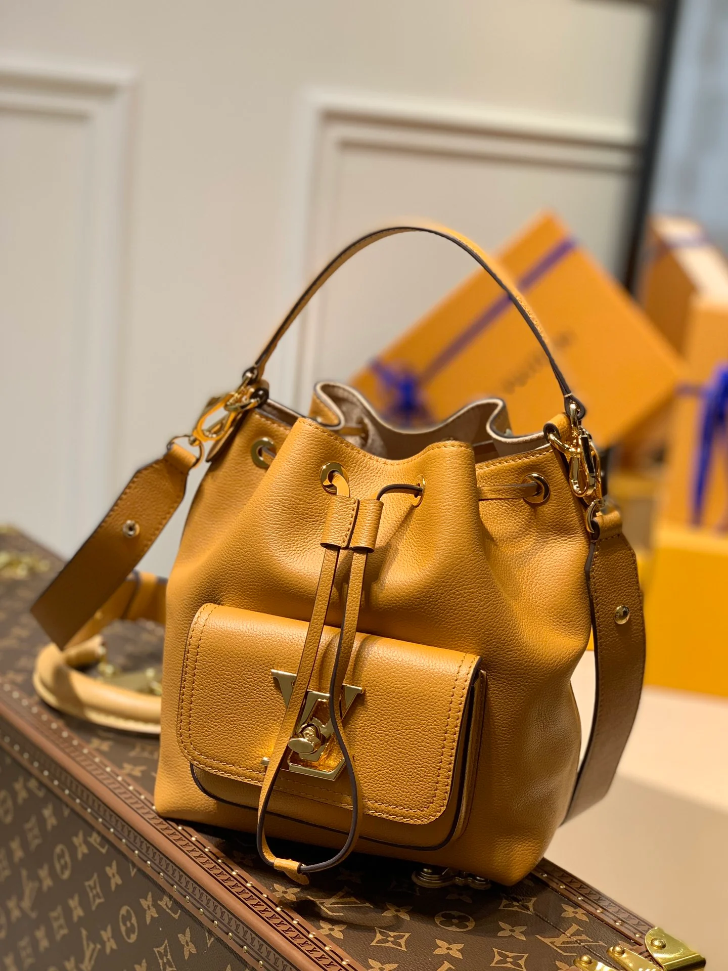 Louis Vuitton Lockme Bucket-20*13*22CM
