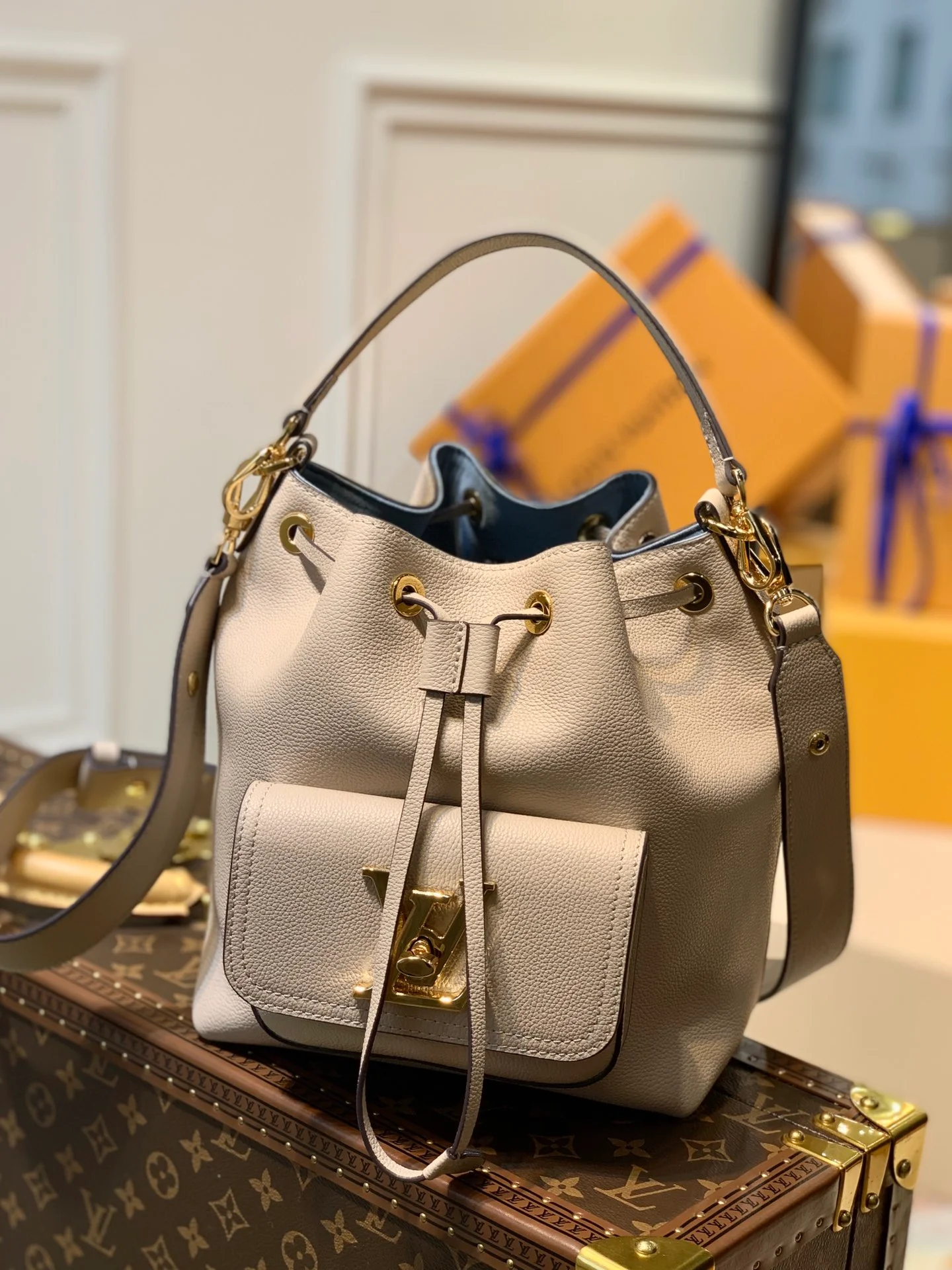 Louis Vuitton Lockme Bucket-20*13*22CM