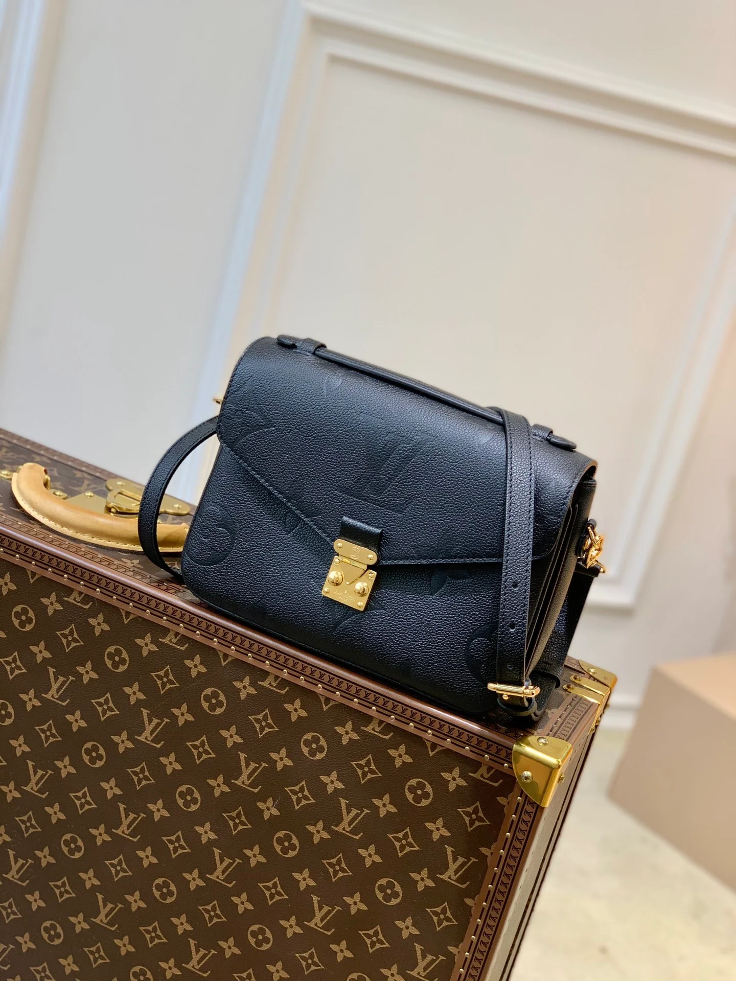 Louis Vuitton Pochette Metis Handbags-25*19*7CM