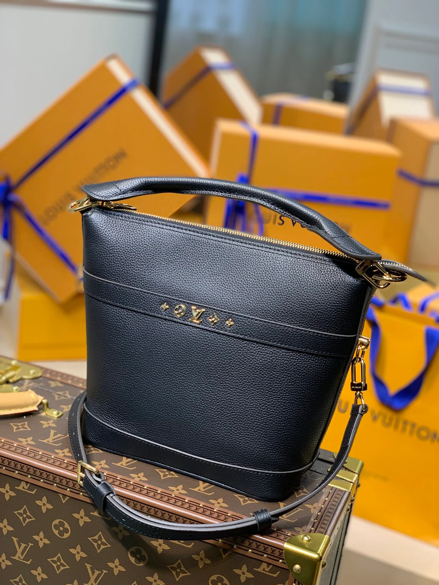 Louis Vuitton Cruiser Handbags-25*22.5*13CM