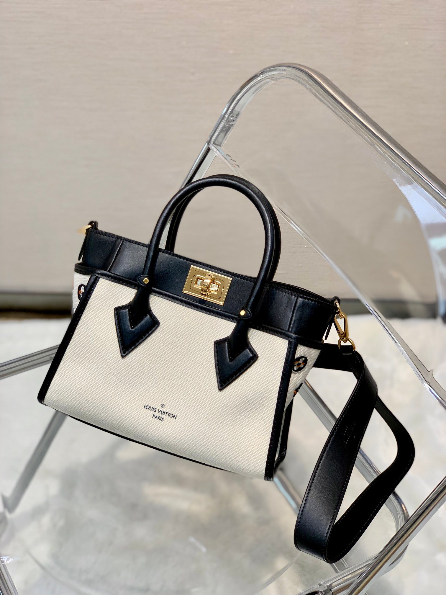 Louis Vuitton On My Side Tote Bag-25*20*12CM