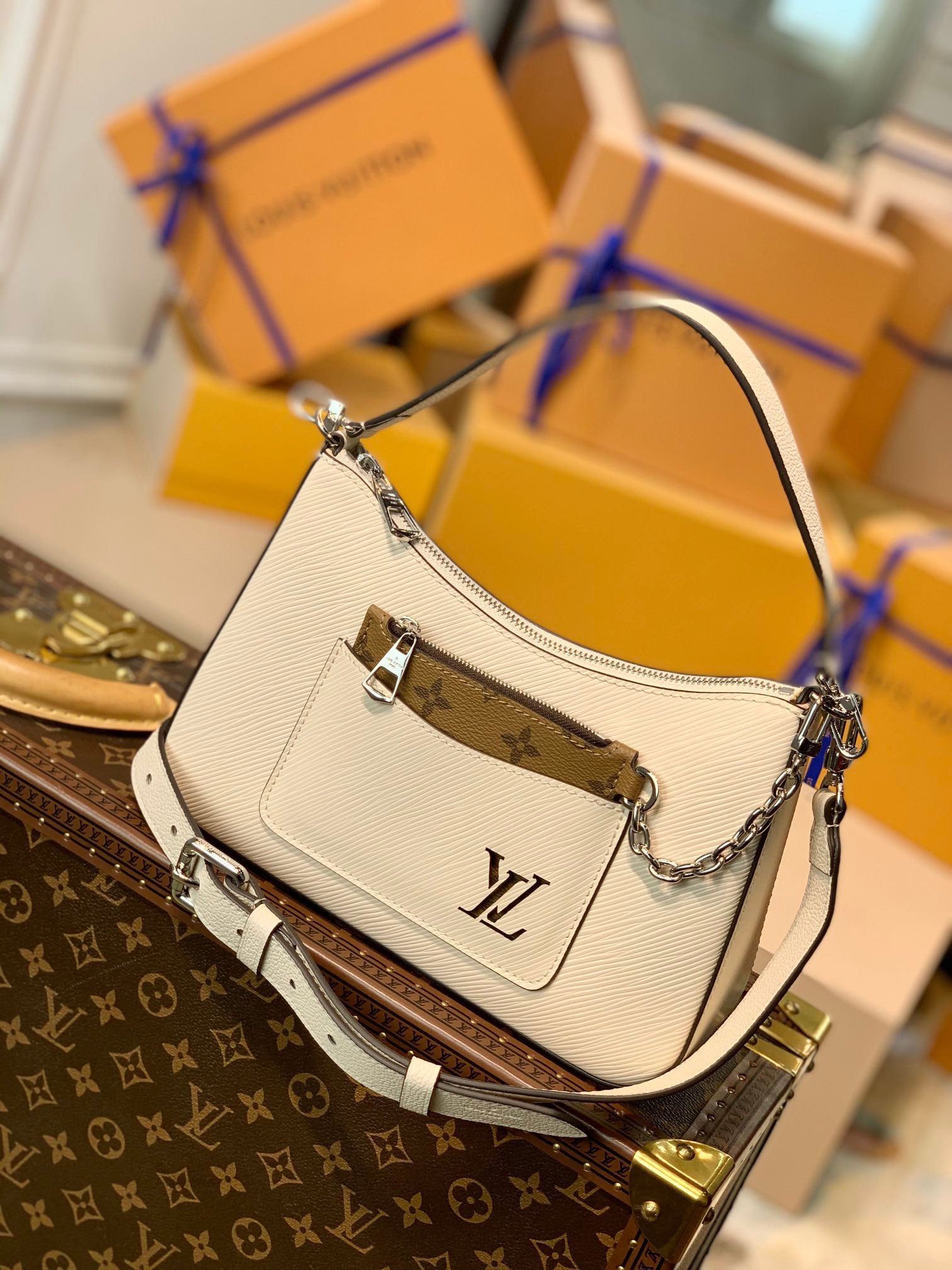 Louis Vuitton Marell Handbags-M80689-25 x 15 x 8CM