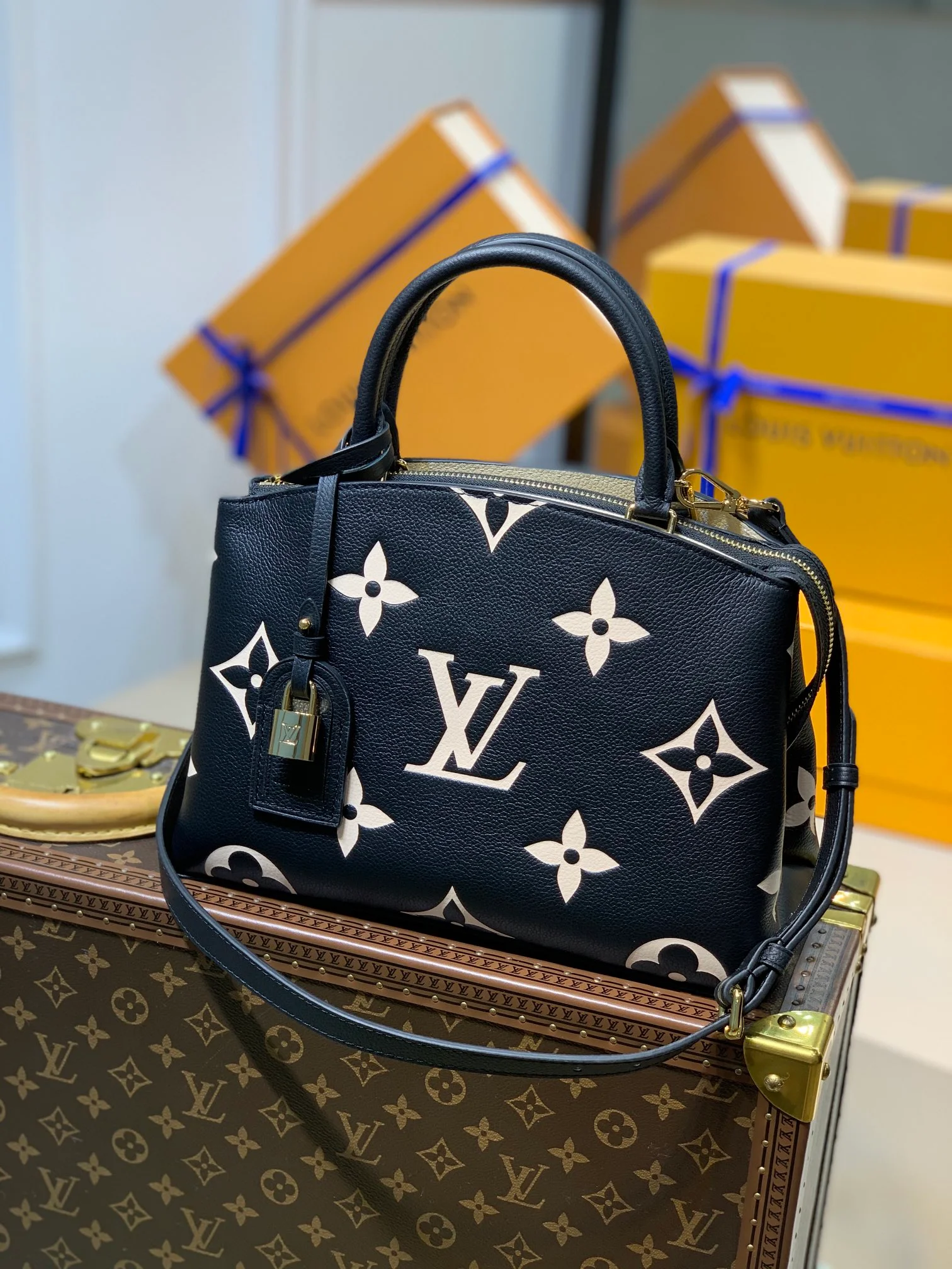 Louis Vuitton M45898 Petit Palais Handbags-29×18×12CM