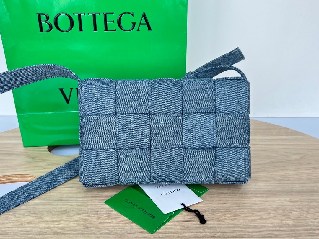 Bottega Veneta Cassette Bag-23x15x6CM
