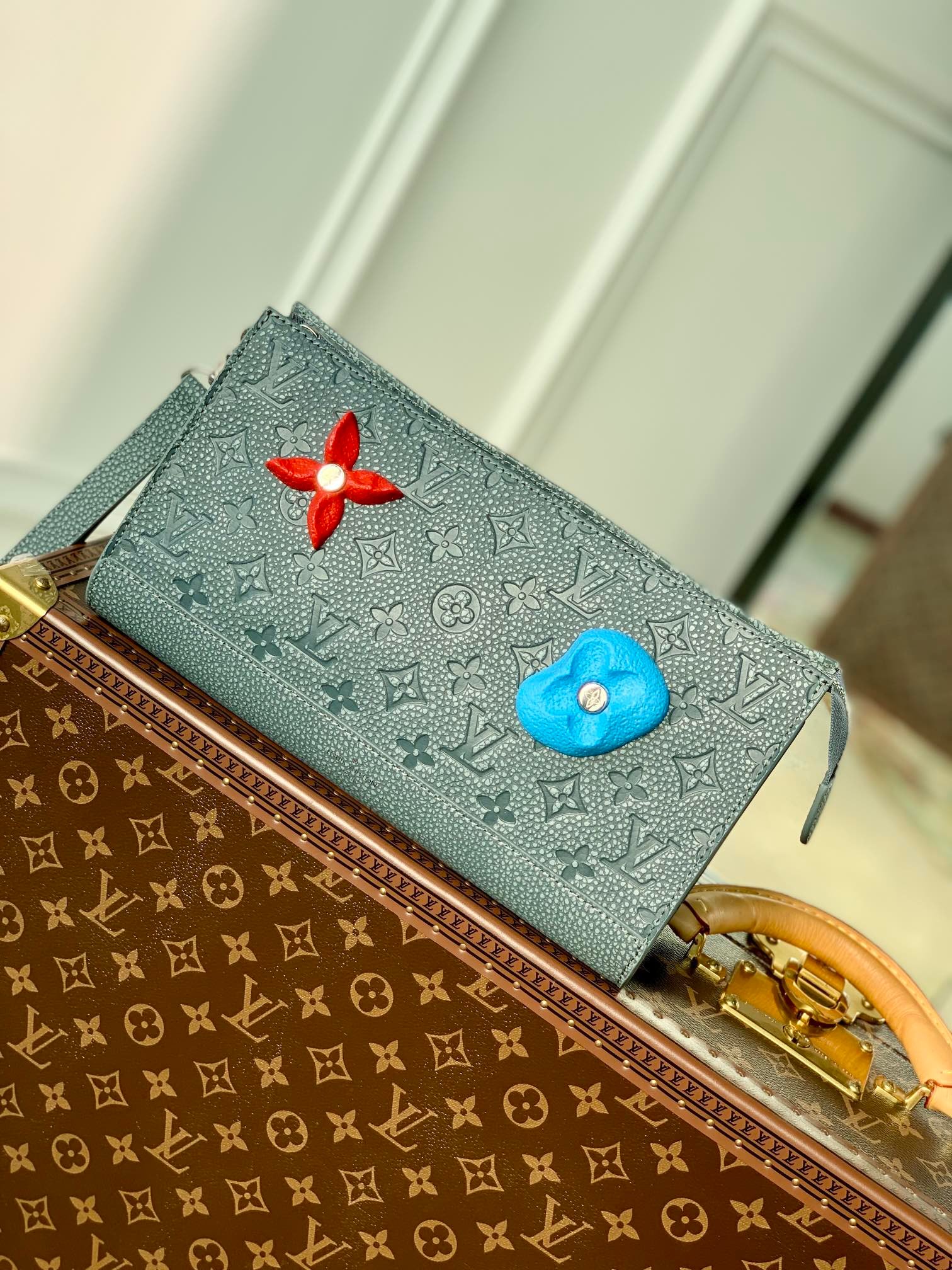 Louis Vuitton M81556 Pouch-29*15*9CM