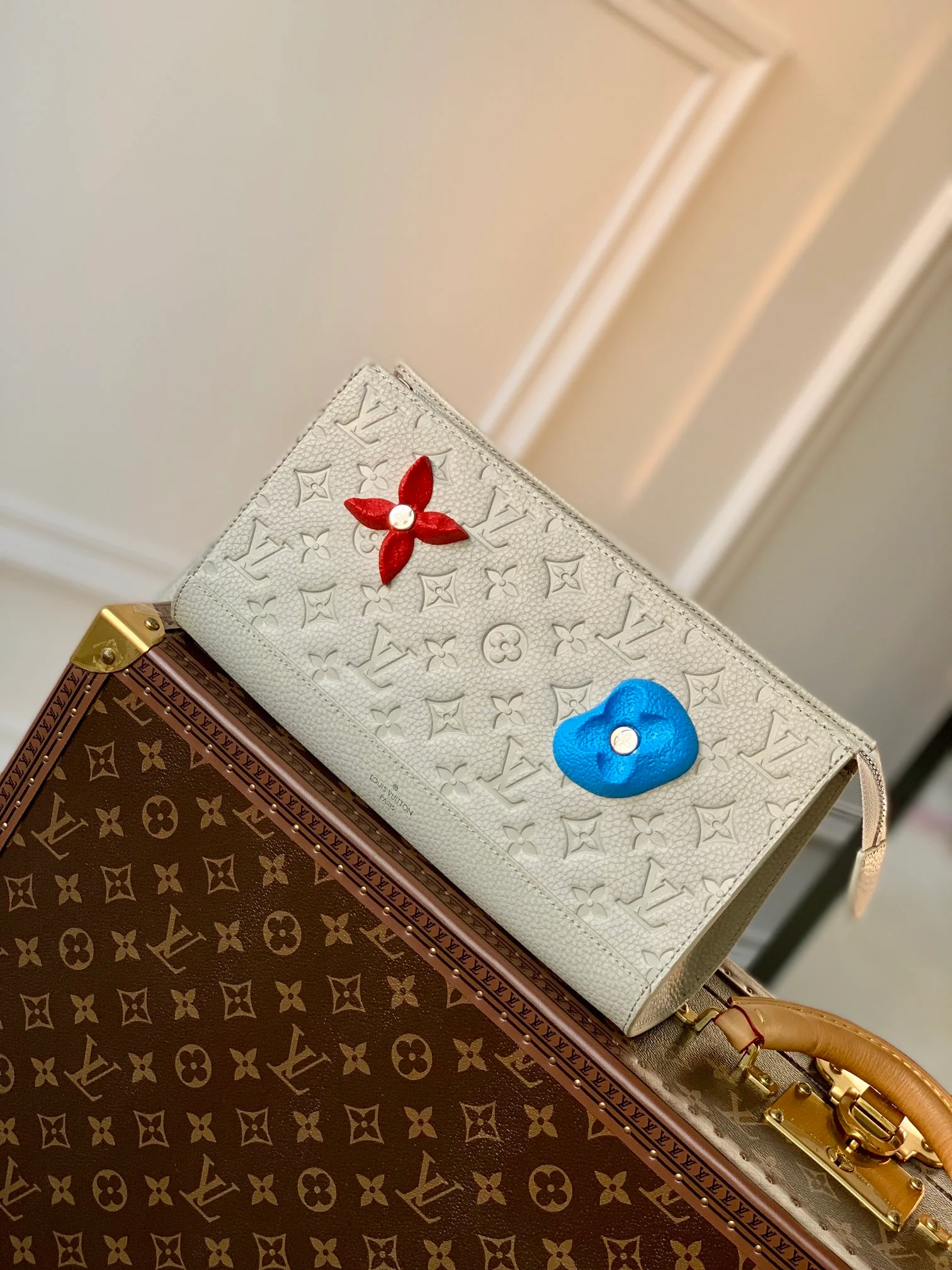 Louis Vuitton M81556 Pouch-29*15*9CM