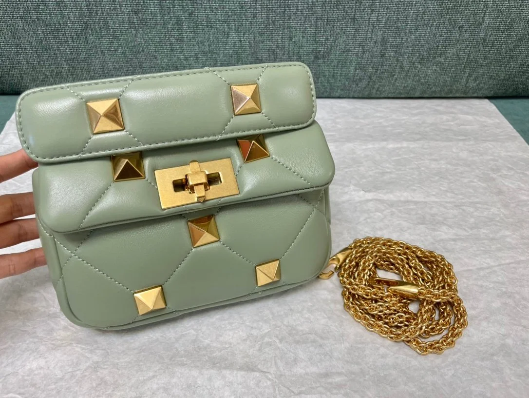 Valentin0 Garavani Roman Stud-Mini Size-19x13x6CM