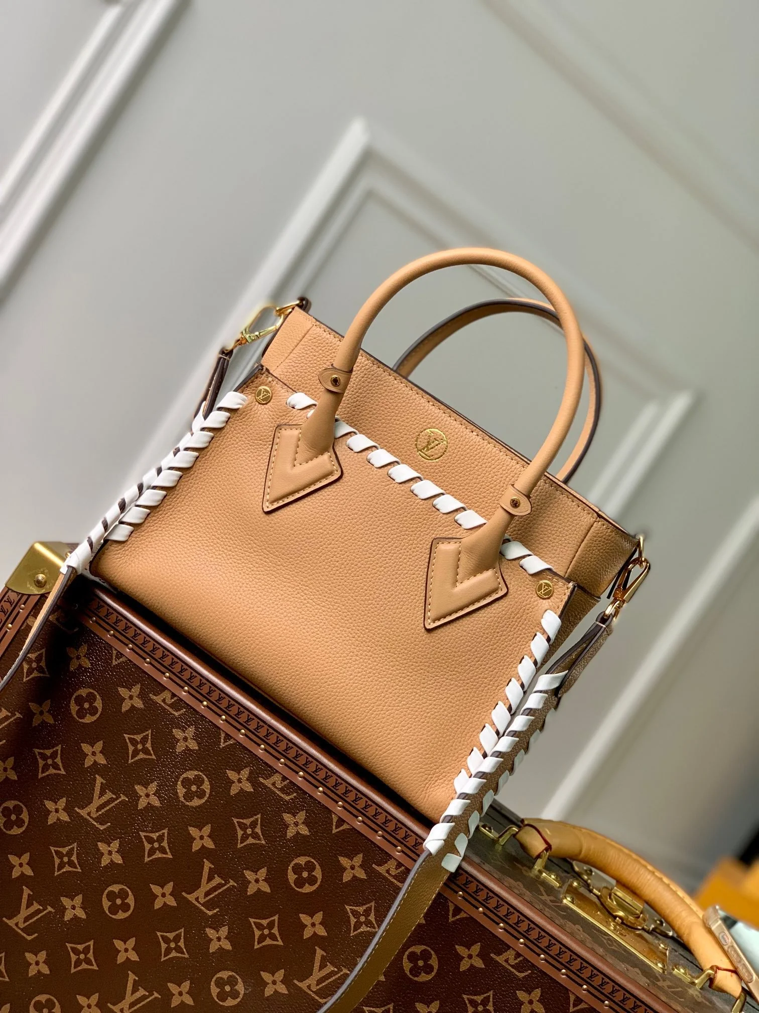 Louis Vuitton On My Side Tote Bag-25*20*12CM