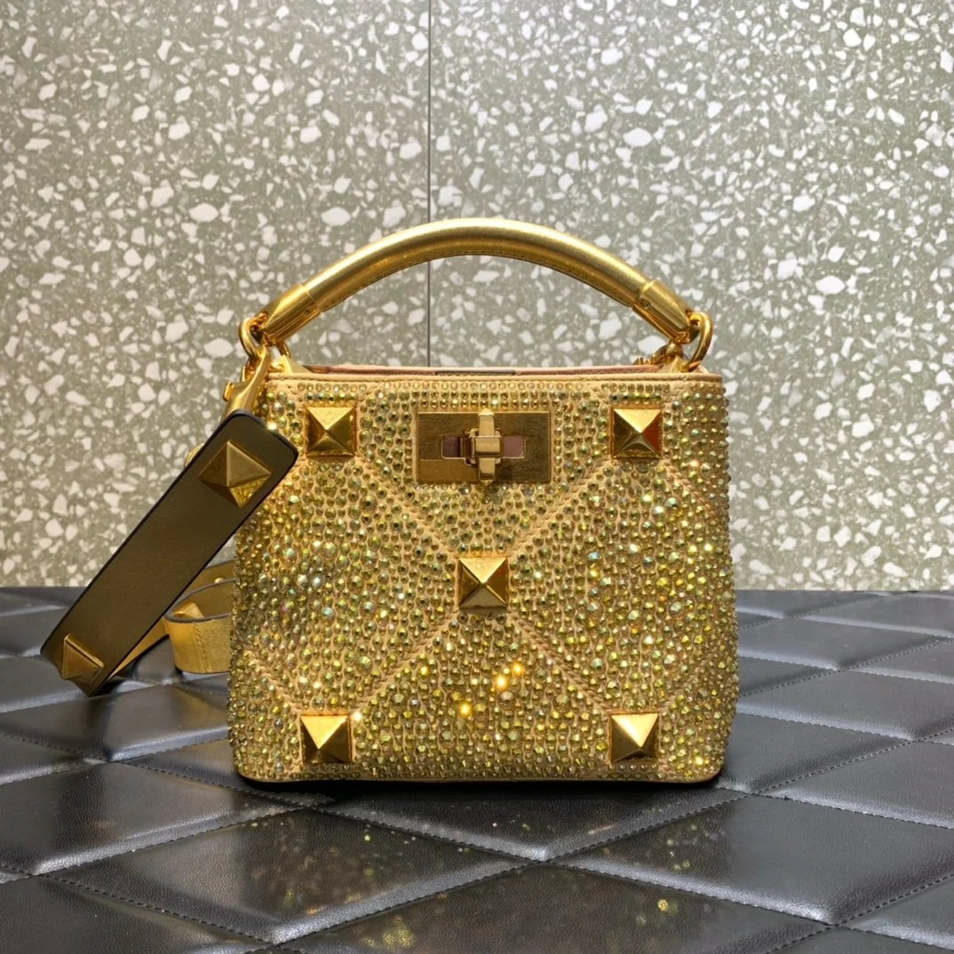 Valentin0 Garavani Roman Stud Size-20*10*9CM