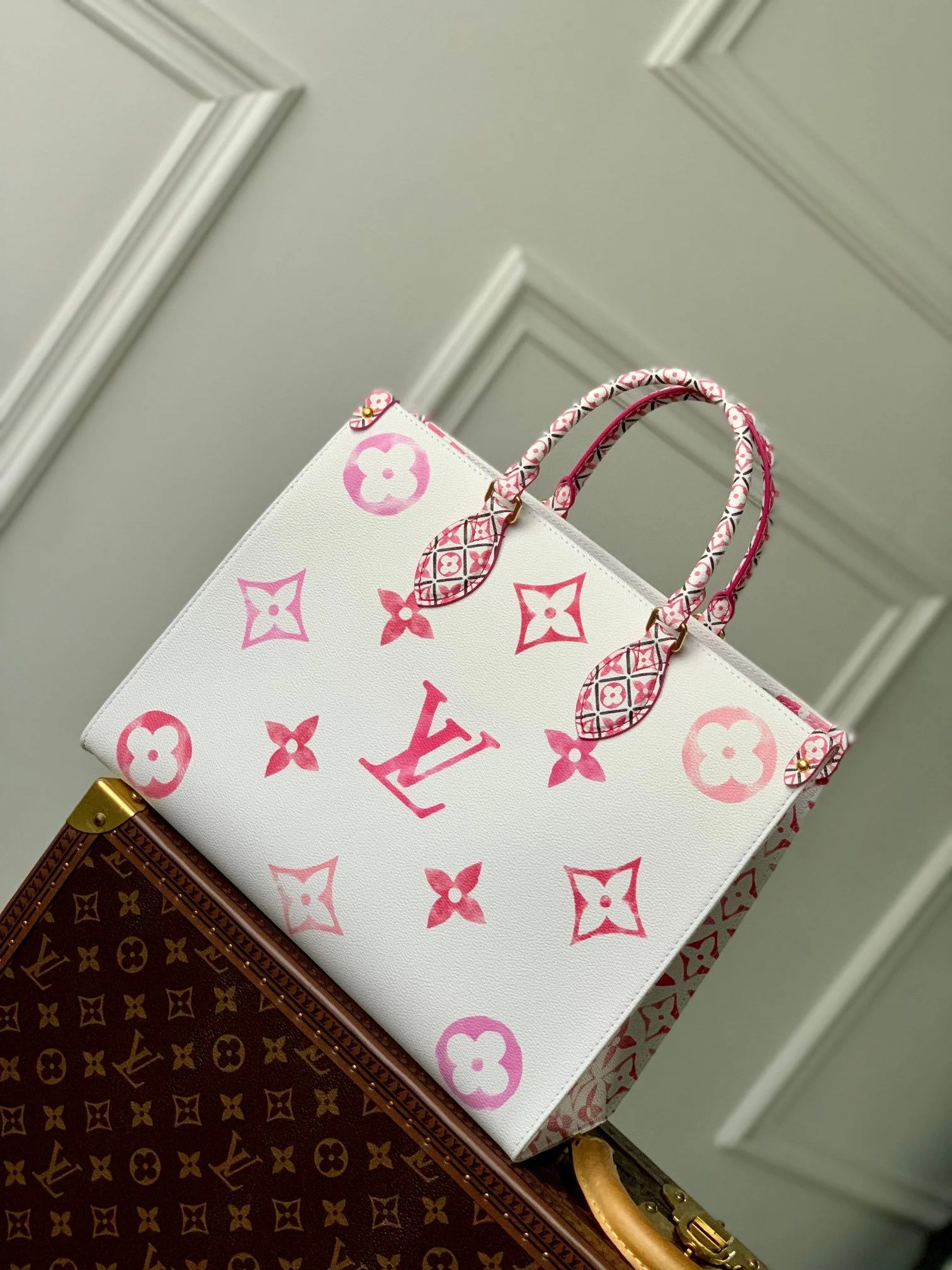 Louis Vuitton Onthego Handbag-M22975-35 x 27 x 14 CM