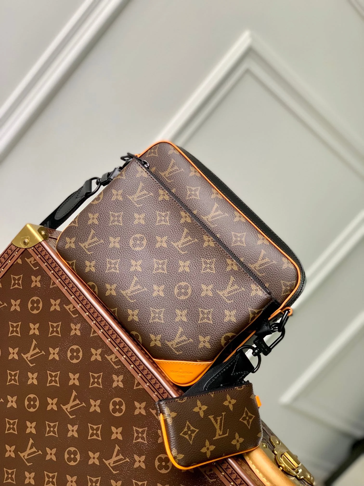 Louis Vuitton Trio Messenger Bag -M22481-25 x 18.5 x 7CM