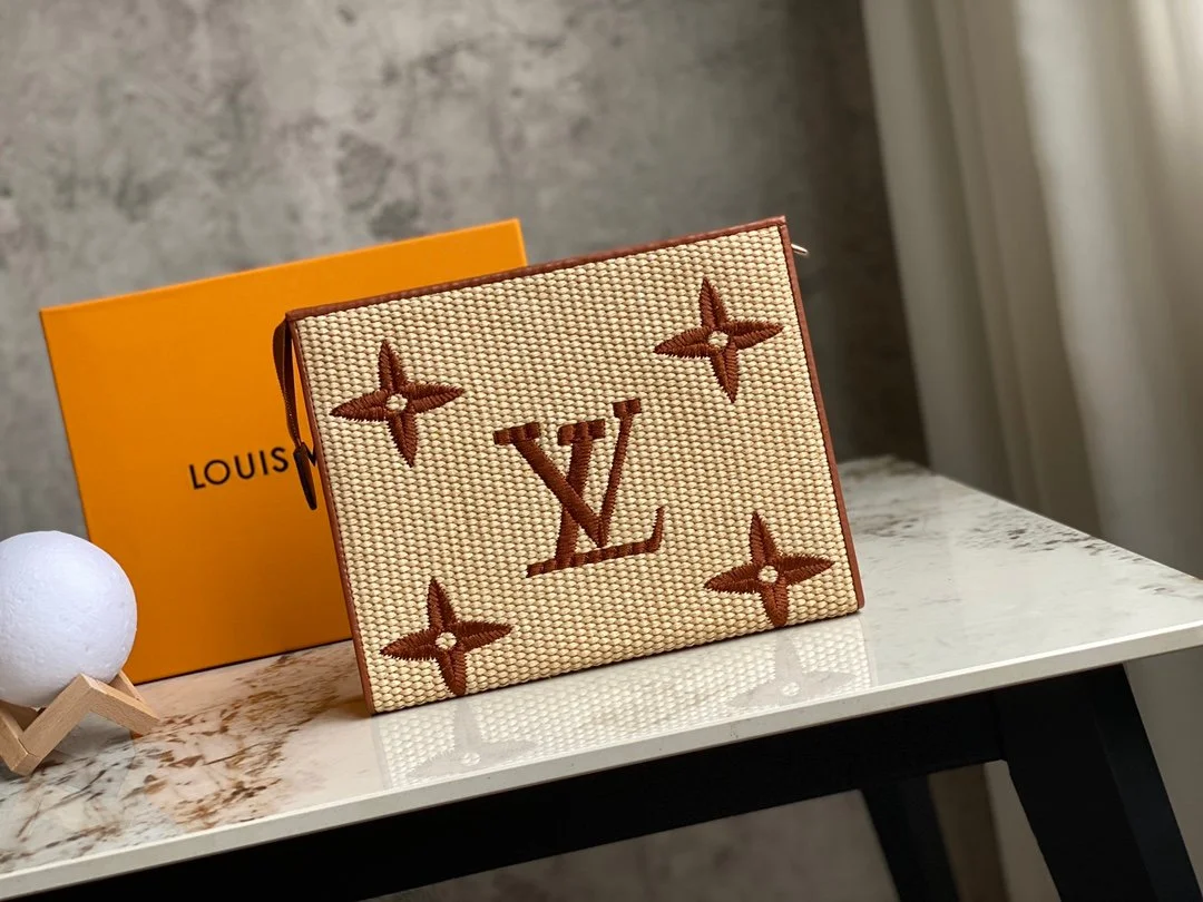 Louis Vuitton Pouch-25x 20 x 5.5CM