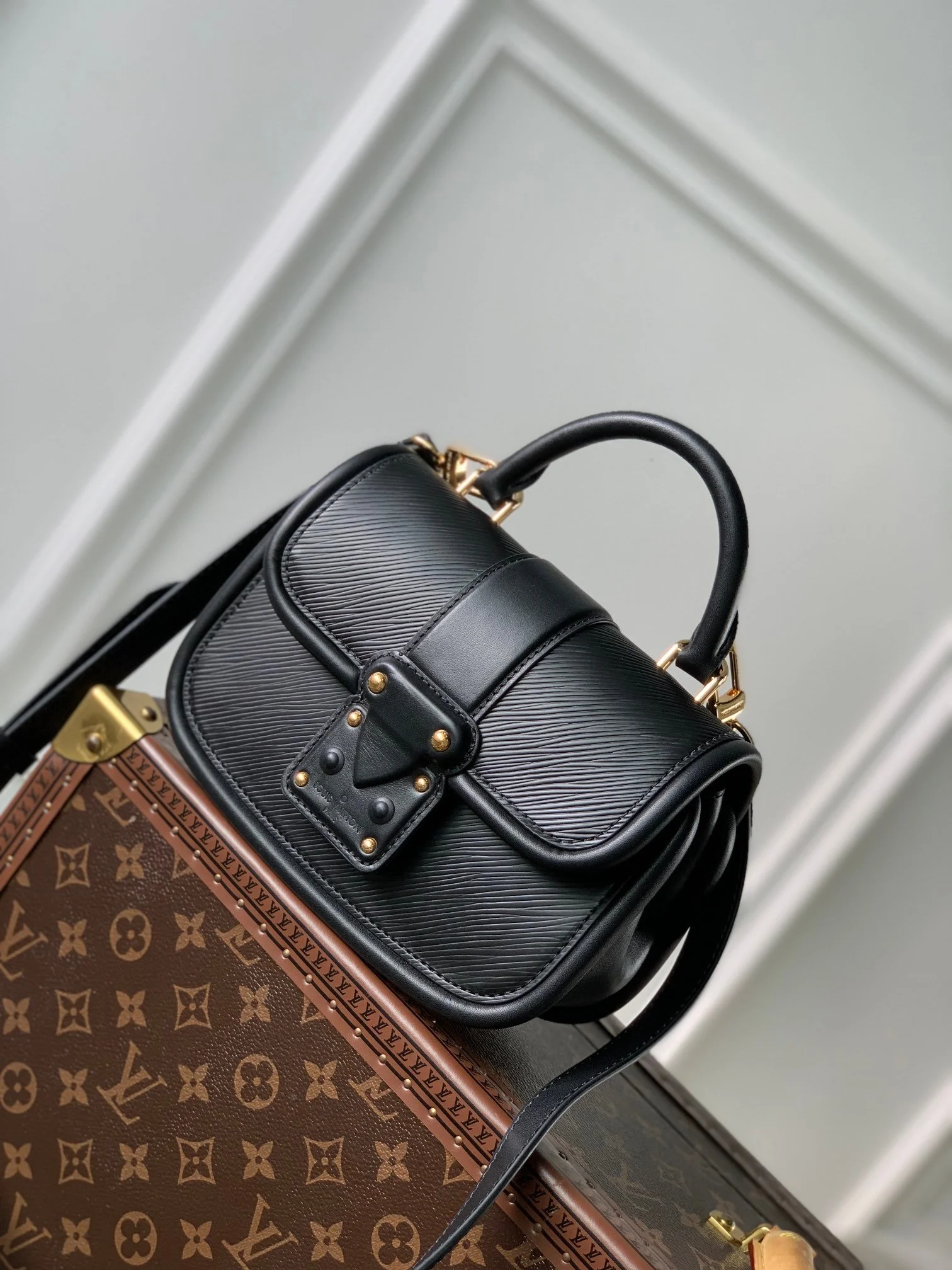 Louis Vuitton Hide & Seek Bag-21 x 15 x 8CM