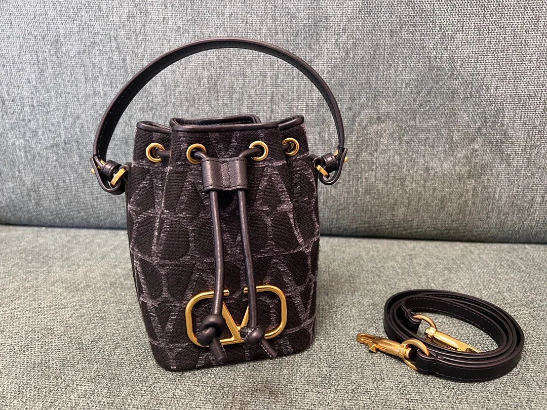 Valentino GARAVANIVLOGO SIGNATURE Bag-12*18*10CM