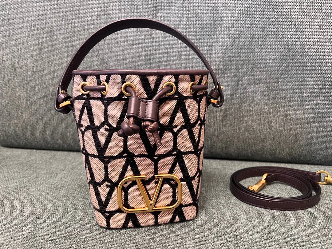 Valentino GARAVANIVLOGO SIGNATURE Bag-12*18*10CM