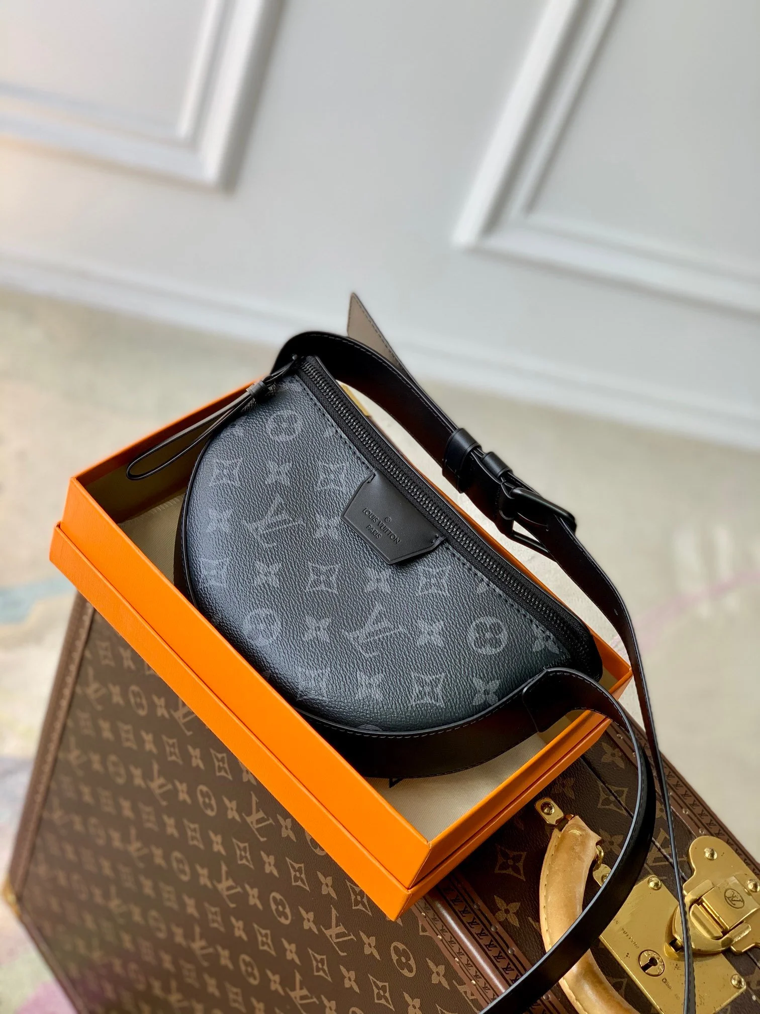 Louis Vuitton Moon Crossbody Bag-24.5 x 16 x 4.55CM
