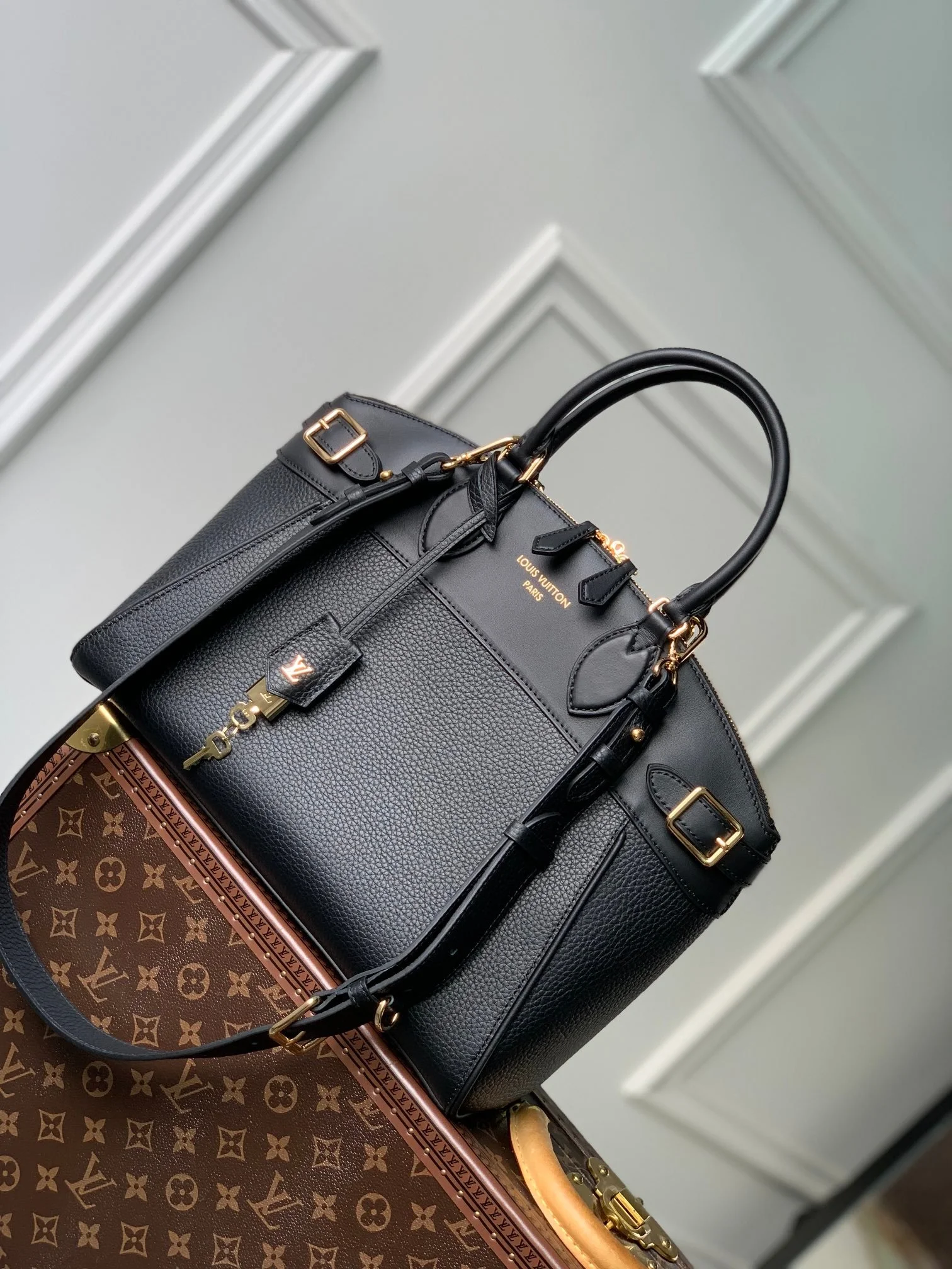 Louis Vuitton Lock It Tote MM-36×29×15CM