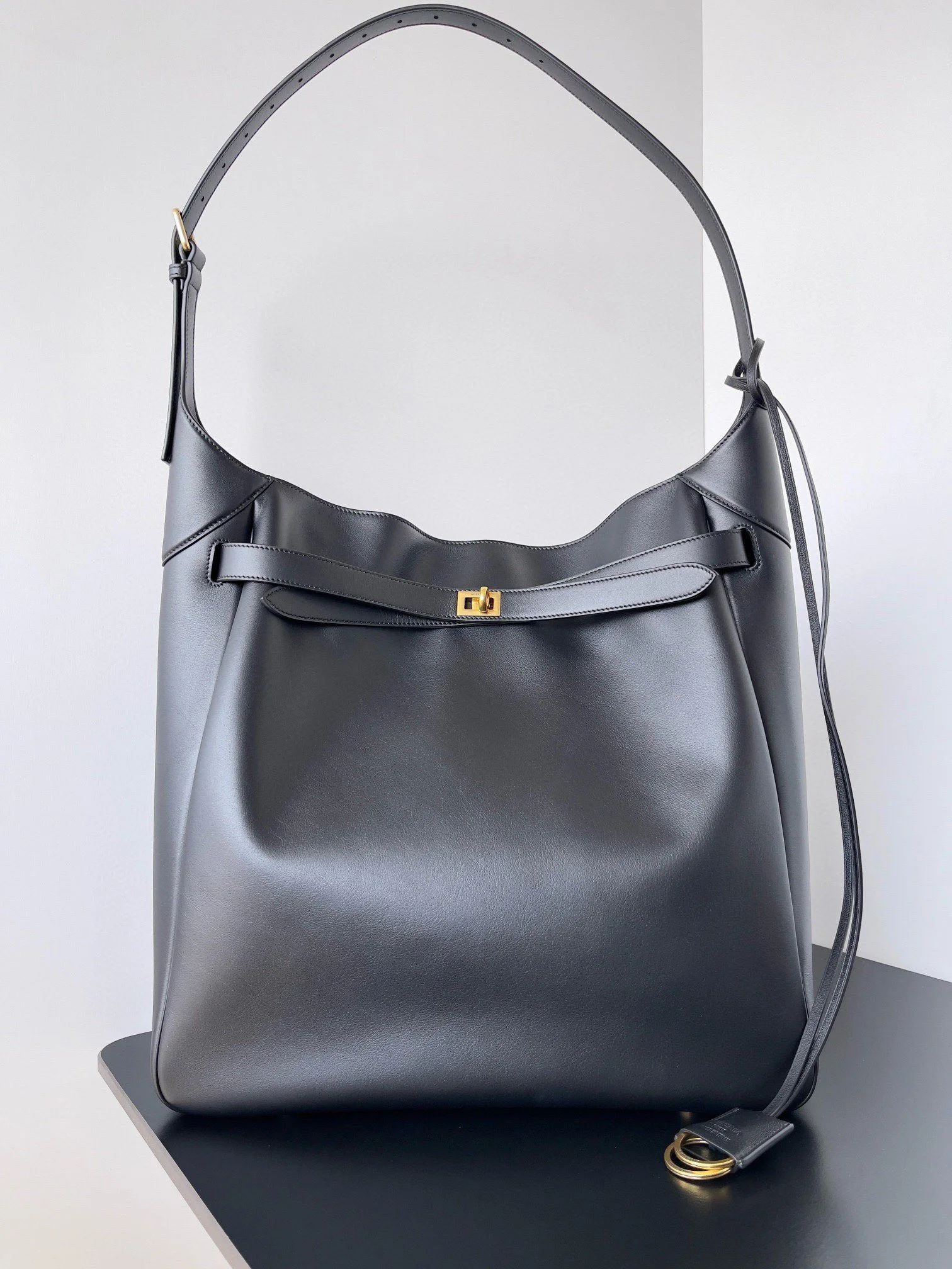 Balenciag Bel Air Shoulder Bag-43.9*39.8*15CM