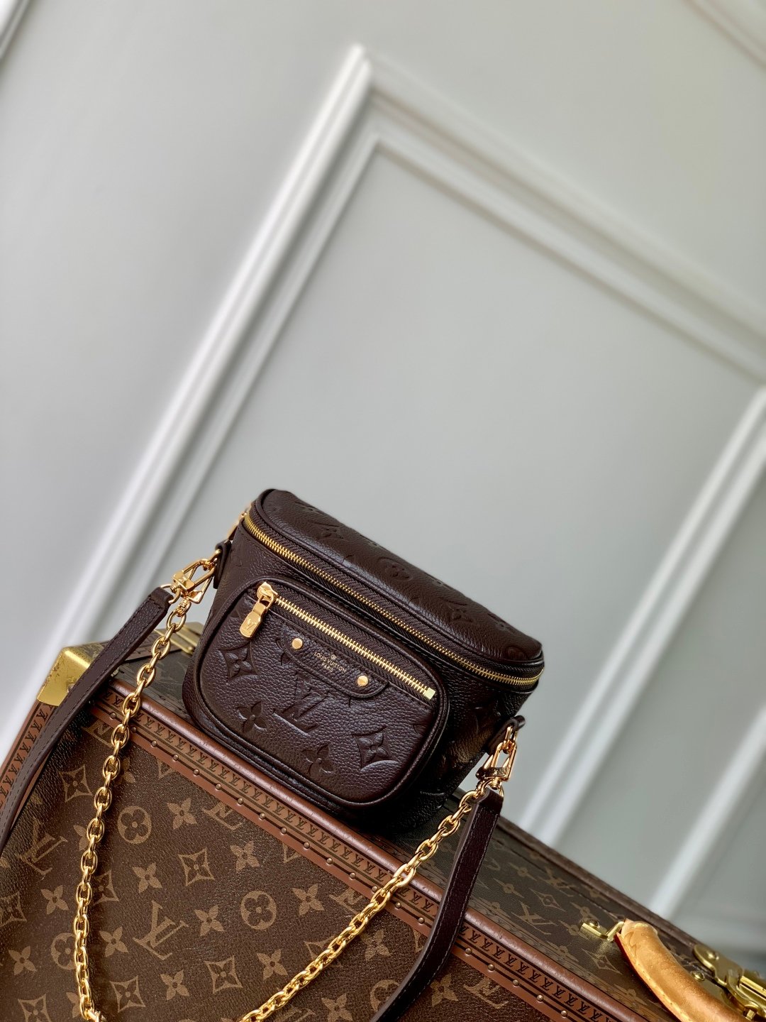 Louis Vuitton Mini Bumbag-17 x 12 x 9.5CM
