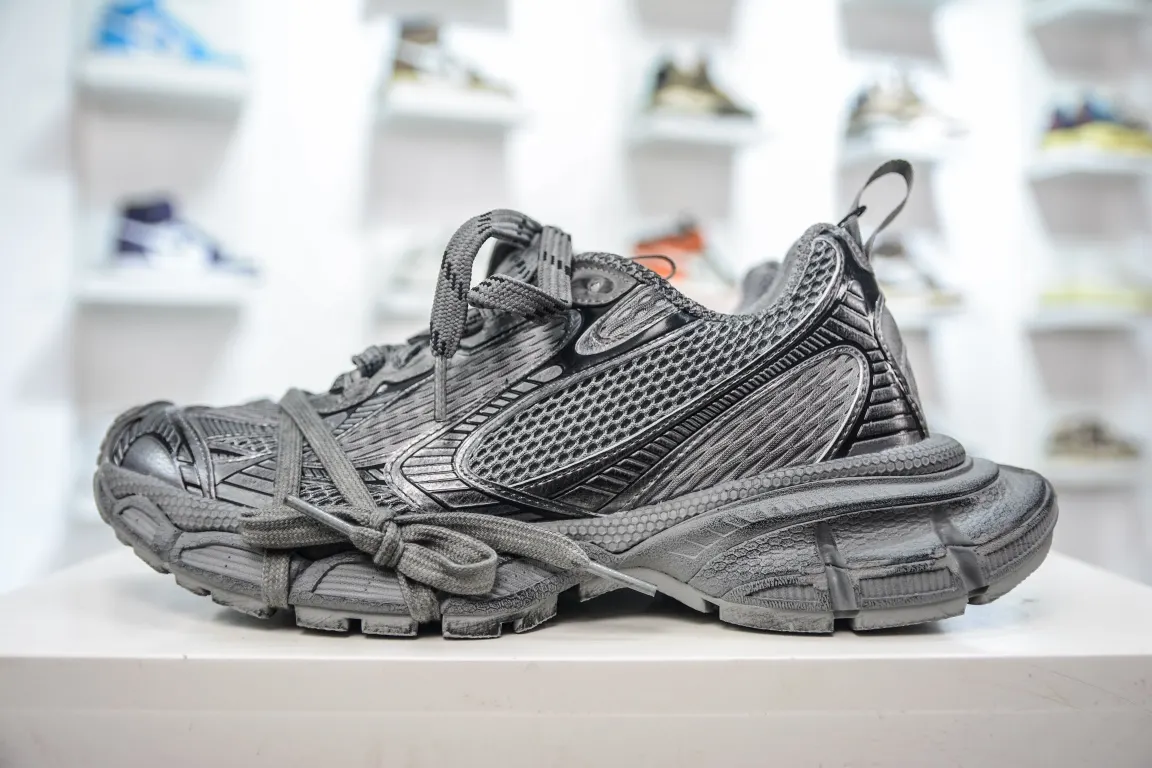 Balenciaga 3XL Sneaker in Grey