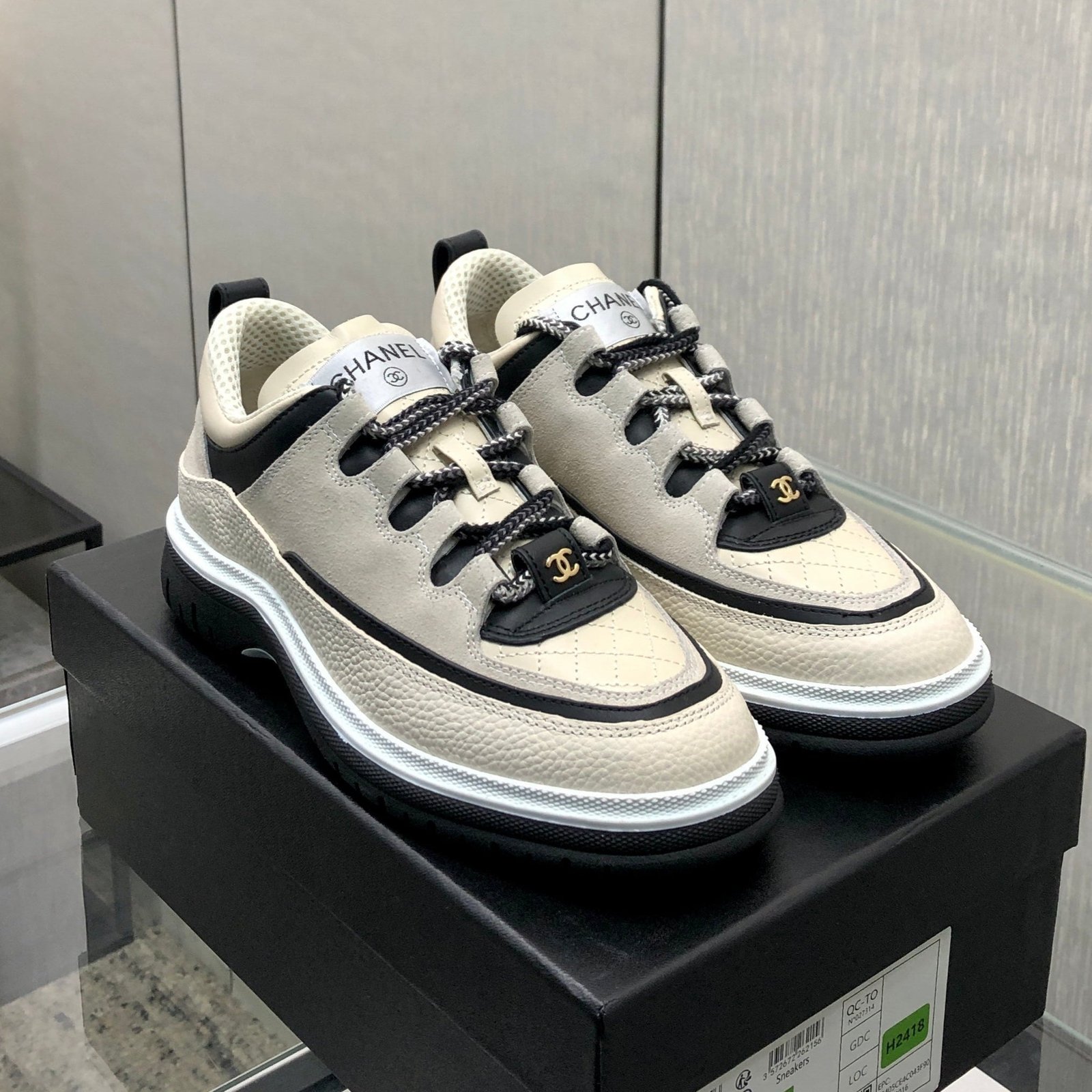 LOW TOP CASUAL SHOES IN BISQUE BEIGE LAMBSKIN AND SUEDE