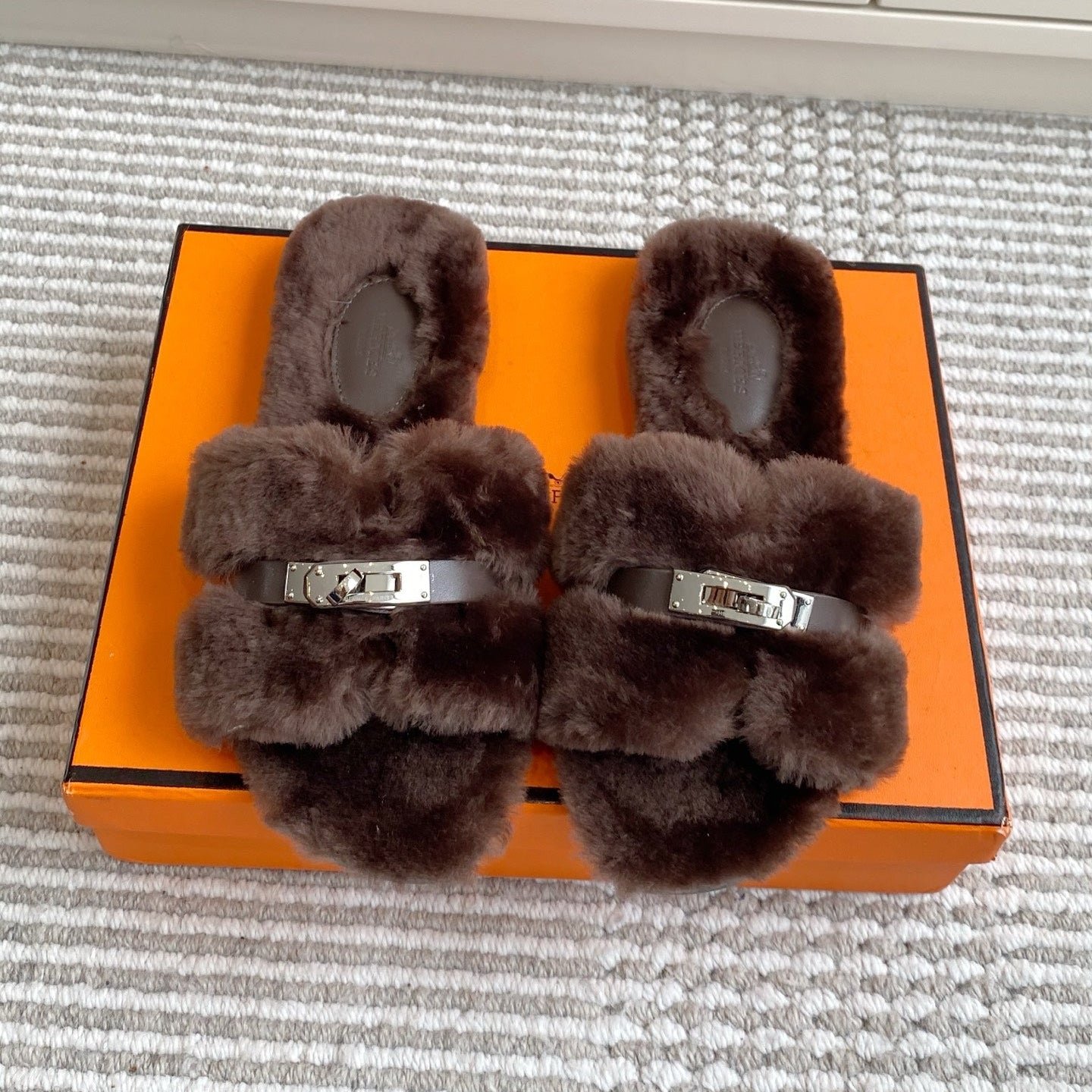 HM 25S ECLAIR SANDAL IN DARK BROWN SHEARLING WITH SILVER HARDWARE