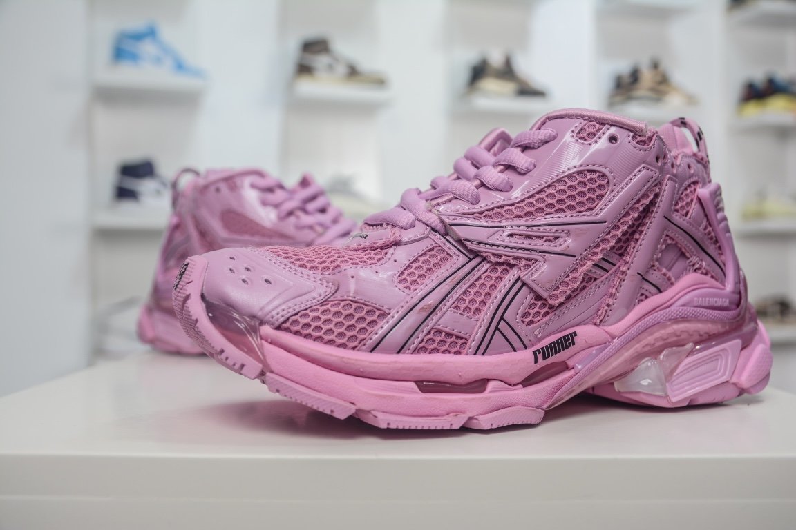 Balenciaga Runner Trainer in Pink