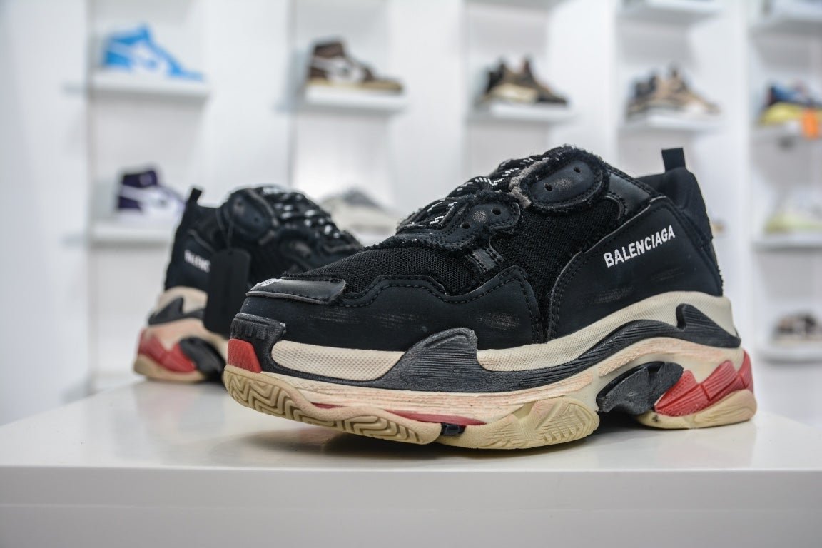 Balenciaga Triple S Sneaker Lack Red