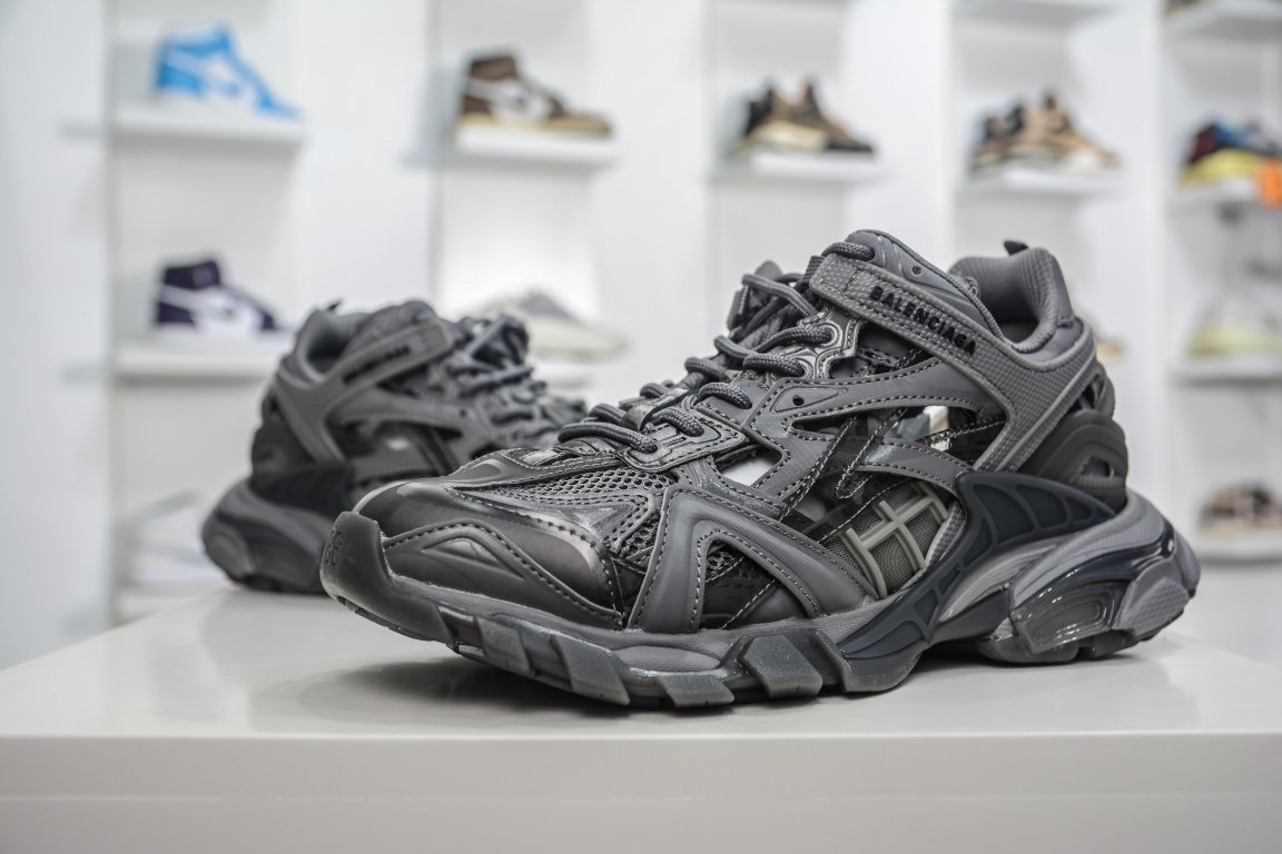 Balenciaga Track 2.0 Trainer in Dark Grey