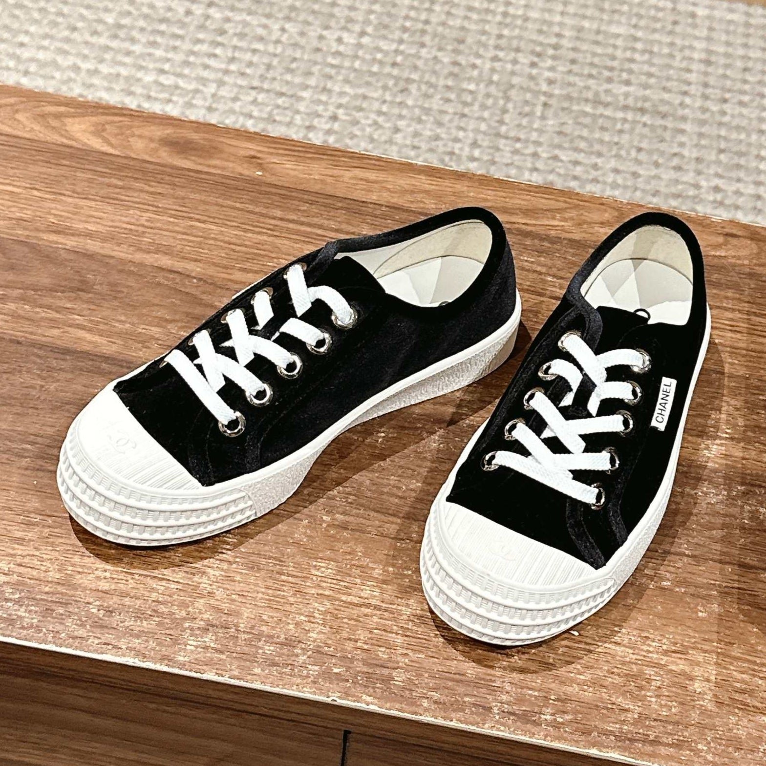 CONVERSE SNEAKER IN BLACK VELVET