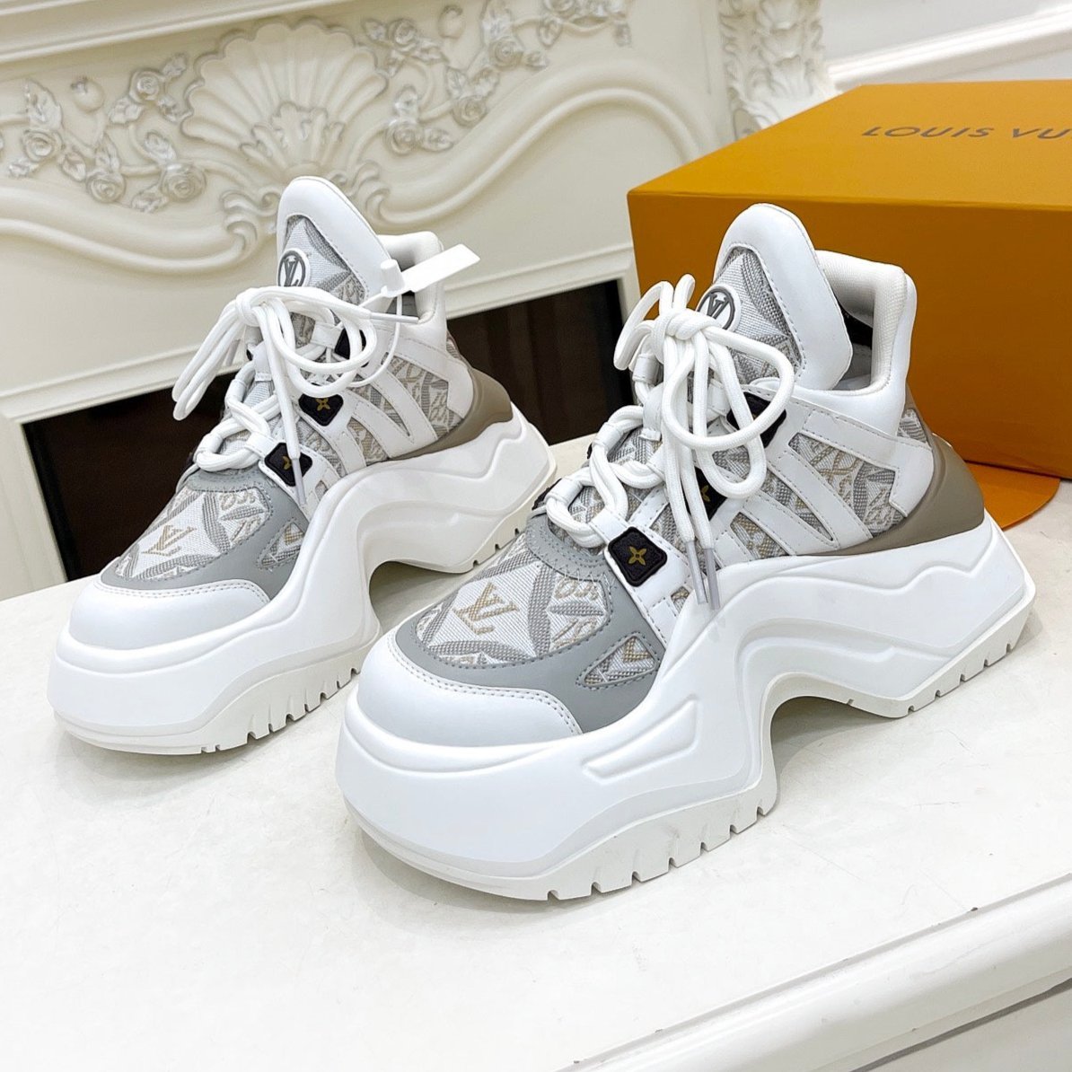 LV ARCHLIGHT 2.0 PLATFORM SNEAKER IN WHITE MIX DOVE GRAY MIX OF MATERIALS